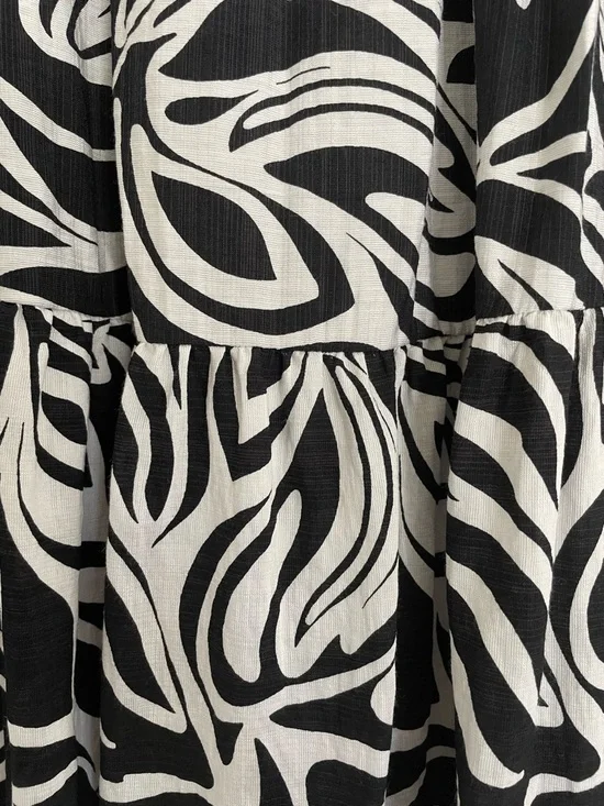 Rachel Zoe Black & White Abstract Print Tiered Maxi Skirt - Picture 6 of 11